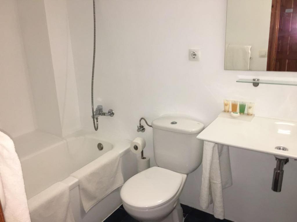 Apartamentos Albertos 산타 에우랄리아 데 리오 외부 사진